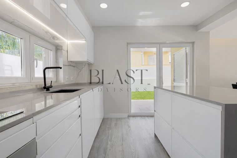 Moradia T5 para Venda em Charneca de Caparica e Sobreda Foto 21