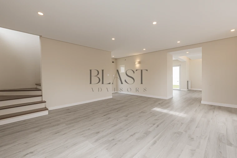 Moradia T5 para Venda em Charneca de Caparica e Sobreda Foto 16