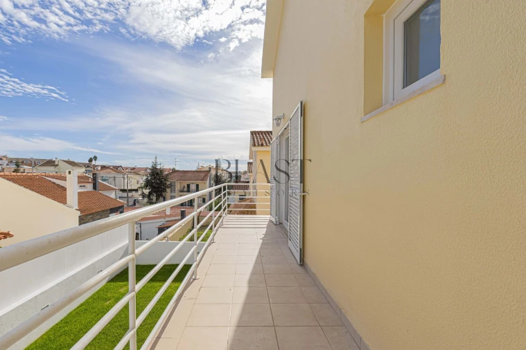 Moradia T5 para Venda em Charneca de Caparica e Sobreda Foto 35