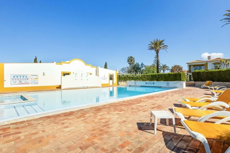 Apartamento T2 para Venda em Estômbar e Parchal Foto 17