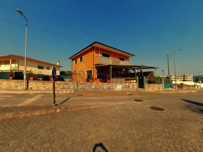 Moradia T3 para Venda em Areias, Sequeirô, Lama e Palmeira