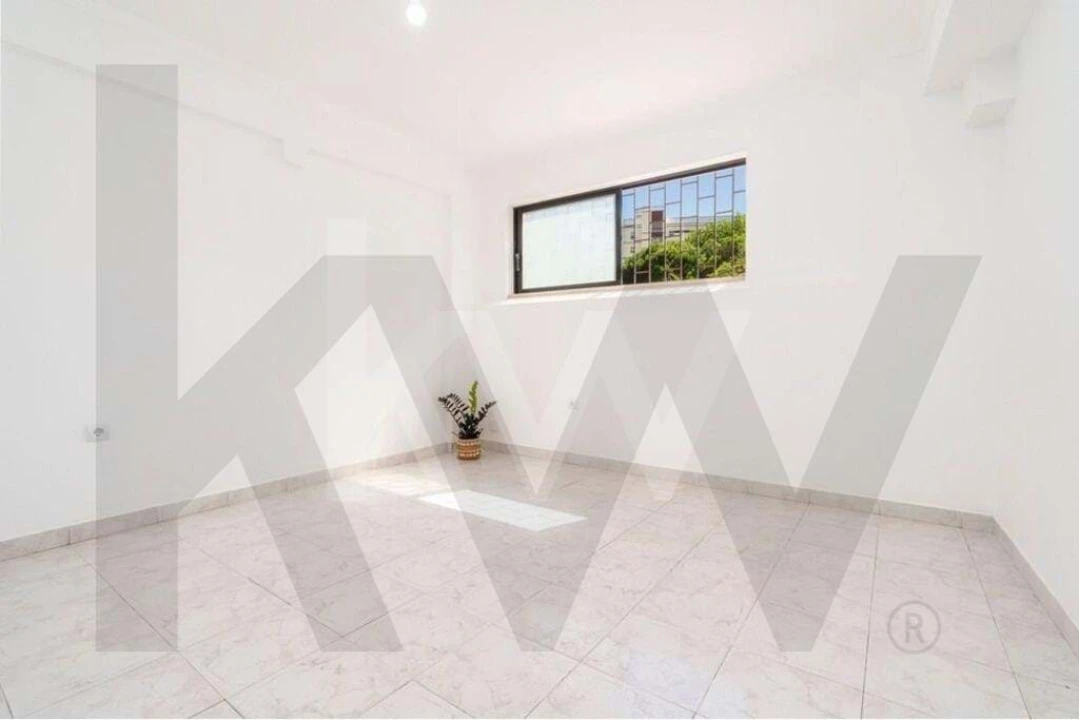 Garagem para Venda em Faro (Sé e São Pedro) Foto 10