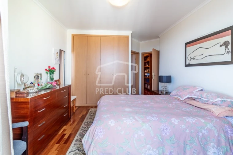 Apartamento T4 para Venda em Caniço Foto 16