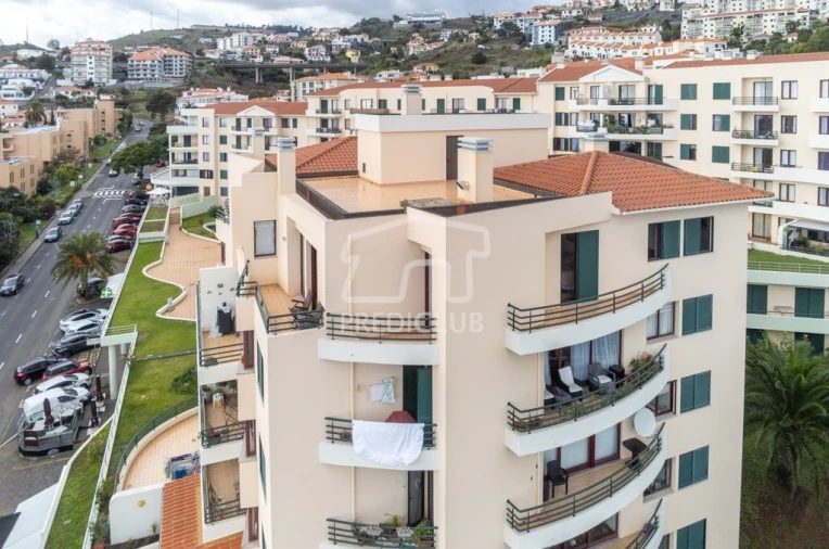 Apartamento T4 para Venda em Caniço Foto 30