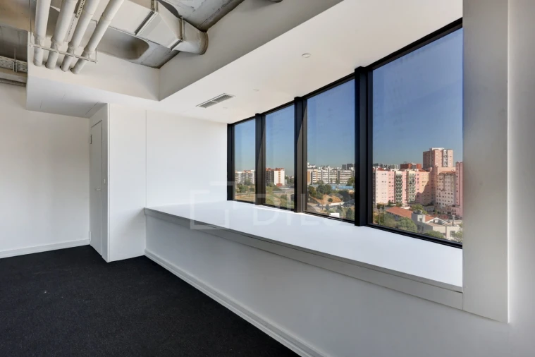 Escritório para Arrendamento em São Domingos de Benfica Foto 8