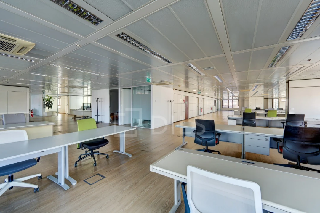 Prédio para Arrendamento em Areeiro Foto 9