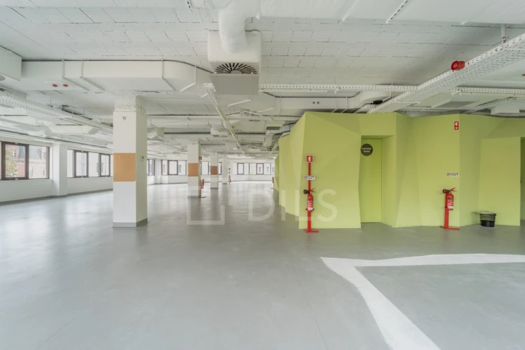 Prédio para Arrendamento em Cedofeita, Santo Ildefonso, Sé, Miragaia, São Nicolau e Vitória Foto 12