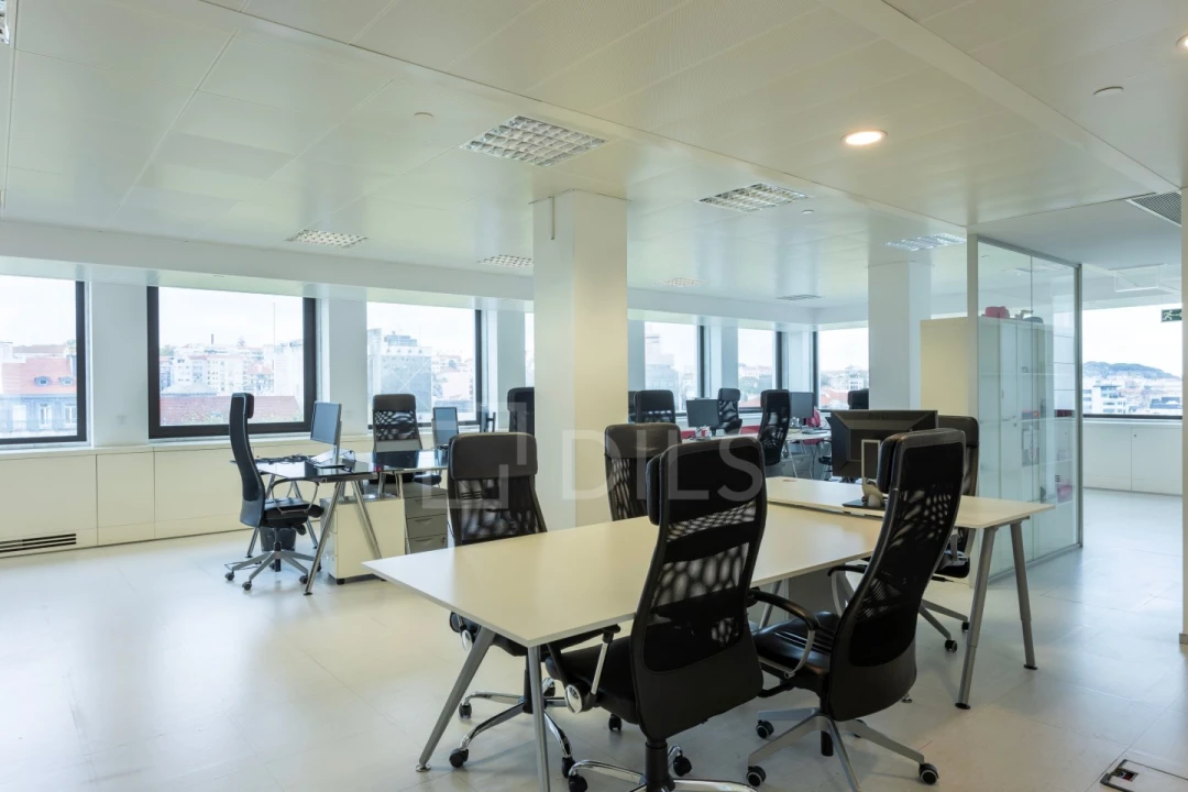 Escritório para Arrendamento em Santo António Foto 4