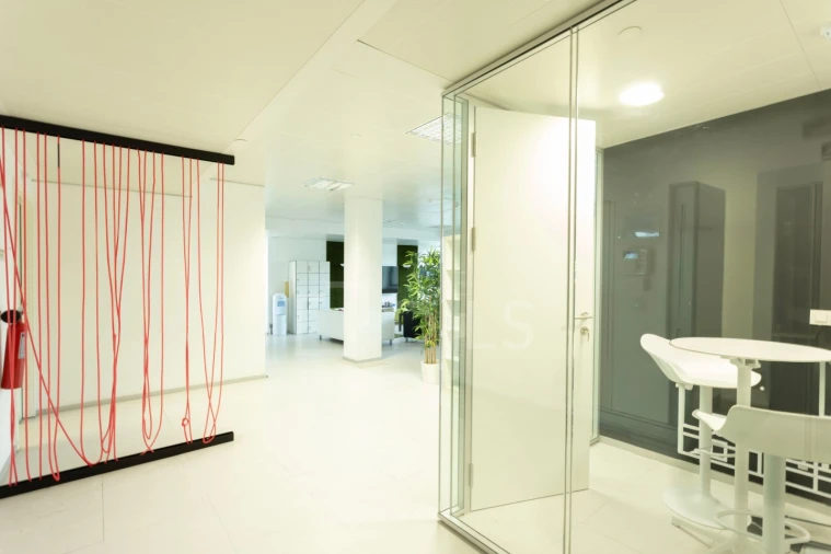 Escritório para Arrendamento em Santo António Foto 8