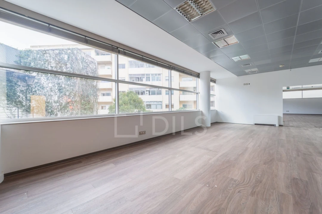 Prédio para Arrendamento em Lordelo do Ouro e Massarelos Foto 13