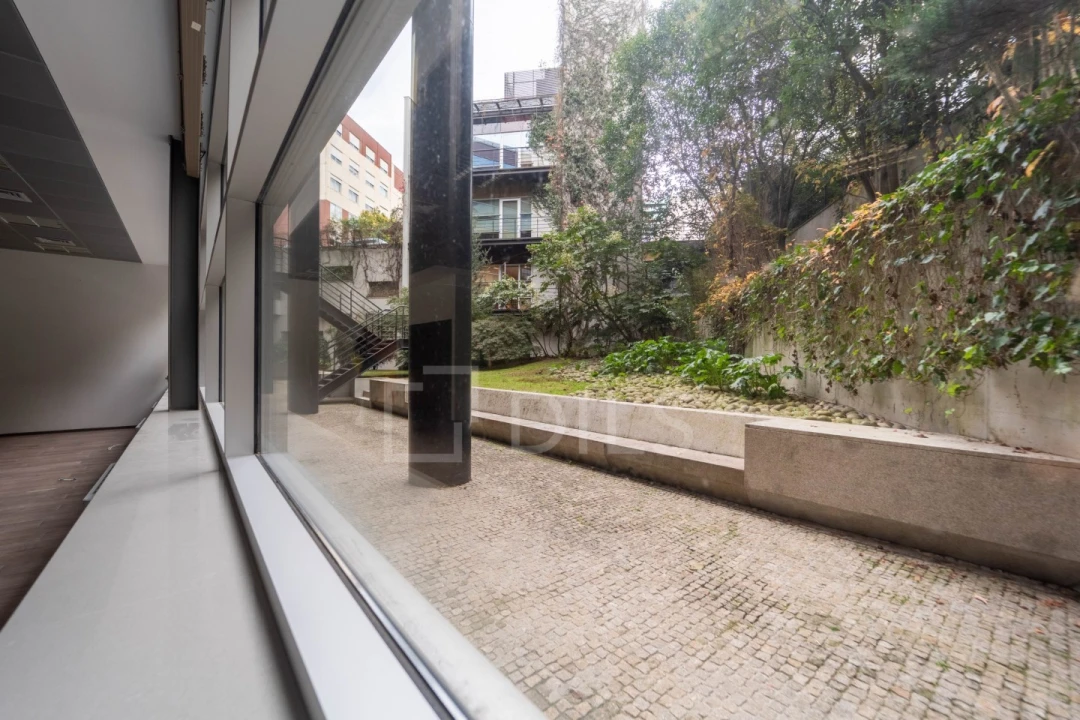 Prédio para Arrendamento em Lordelo do Ouro e Massarelos Foto 14