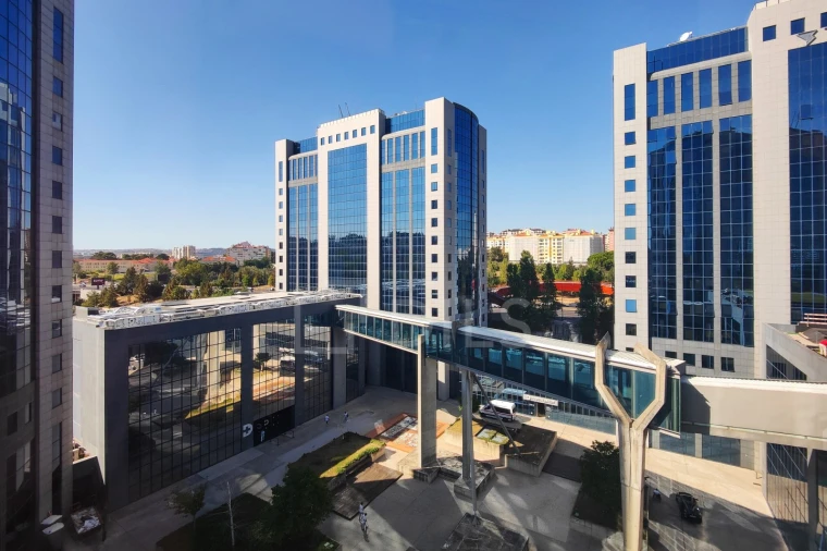 Escritório para Arrendamento em São Domingos de Benfica Foto 31