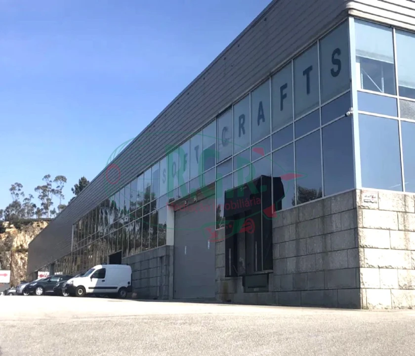 Armazém para Arrendamento em Fânzeres e São Pedro da Cova Foto 1