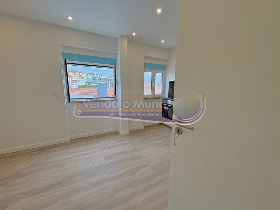 Apartamento T1 para Venda em Porto Salvo Foto 8