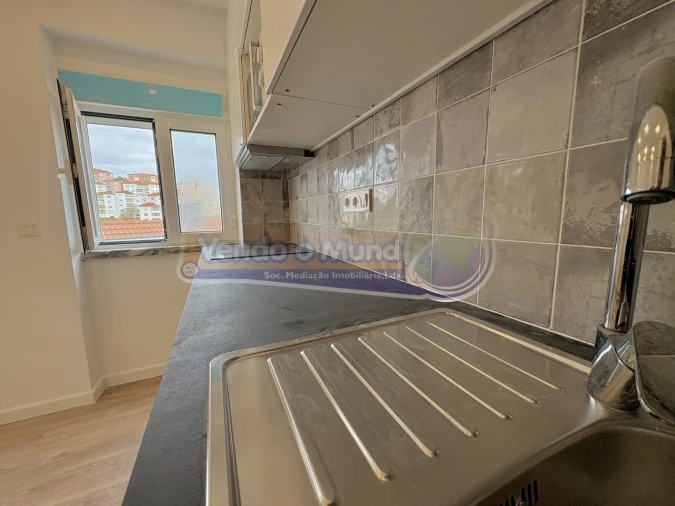 Apartamento T1 para Venda em Porto Salvo Foto 2