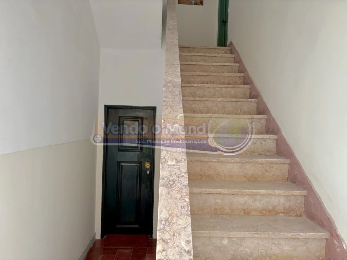 Apartamento T1 para Venda em Porto Salvo Foto 16