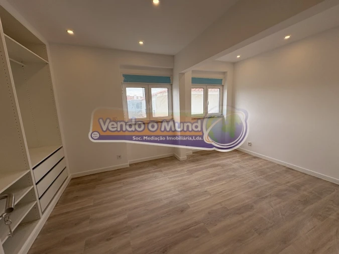 Apartamento T1 para Venda em Porto Salvo Foto 14