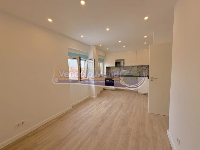 Apartamento T1 para Venda em Porto Salvo Foto 5