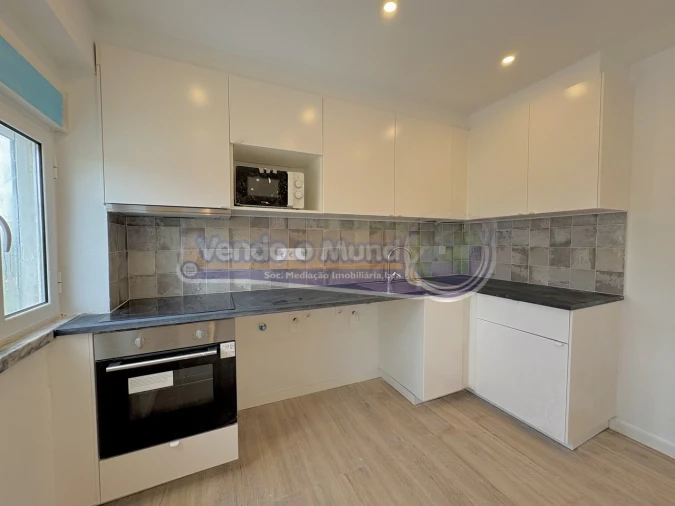 Apartamento T1 para Venda em Porto Salvo Foto 4
