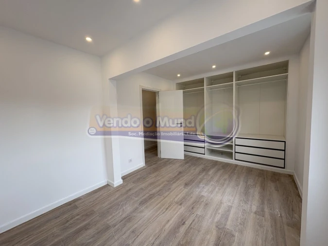 Apartamento T1 para Venda em Porto Salvo Foto 13