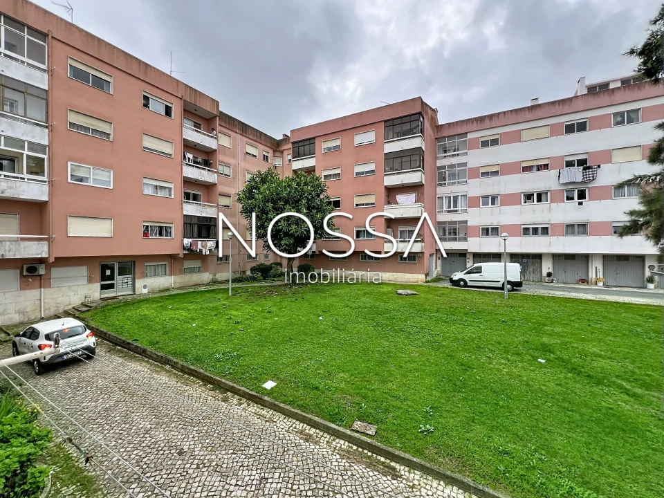 Apartamento T2 para Venda em Rio de Mouro Foto 14