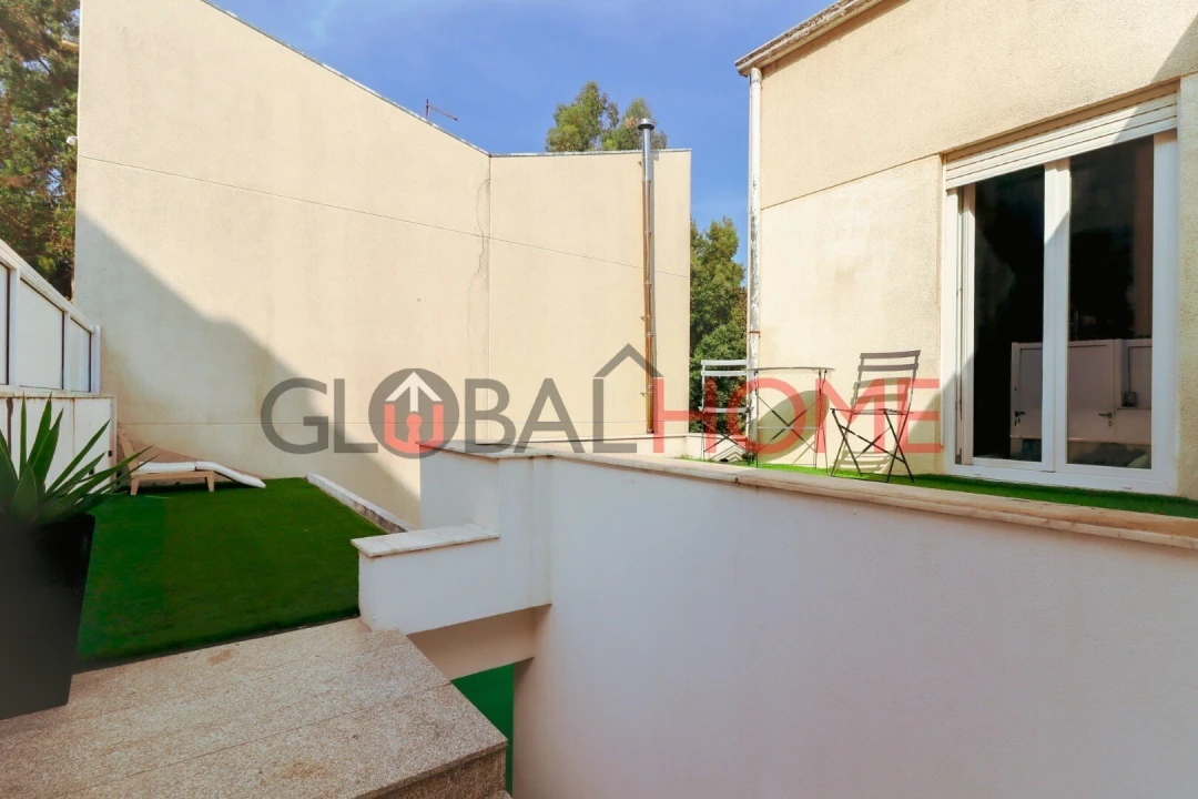 Moradia T4 para Venda em Fânzeres e São Pedro da Cova Foto 3