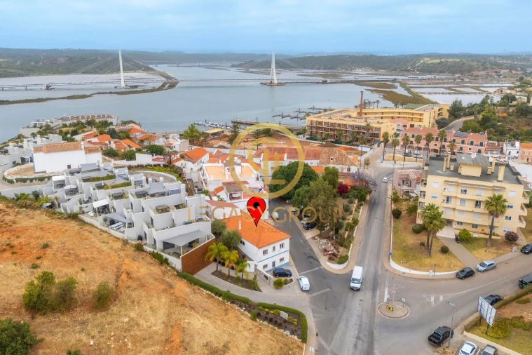 Prédio para Venda em Estômbar e Parchal Foto 1