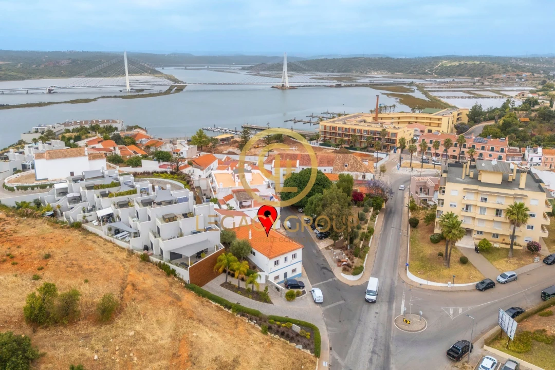 Prédio para Venda em Estômbar e Parchal Foto 1