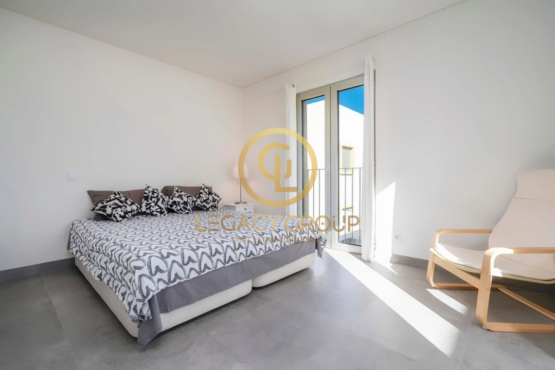 Moradia T3 para Venda em Quarteira Foto 8