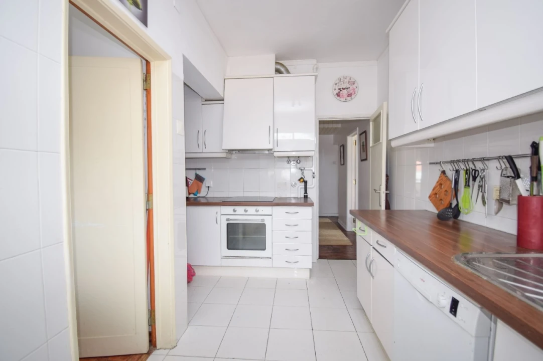 Apartamento T4 para Venda em Carcavelos e Parede Foto 7