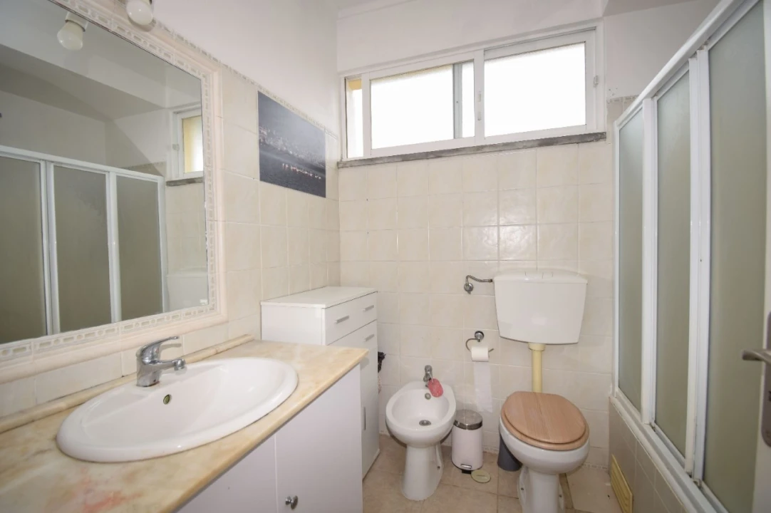 Apartamento T4 para Venda em Carcavelos e Parede Foto 14