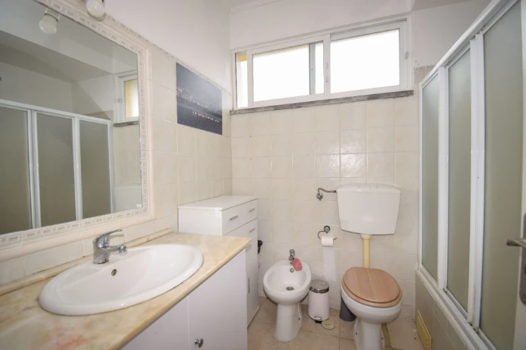 Apartamento T4 para Venda em Carcavelos e Parede Foto 14