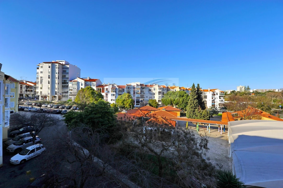 Apartamento T2 para Arrendamento em Carcavelos e Parede Foto 21