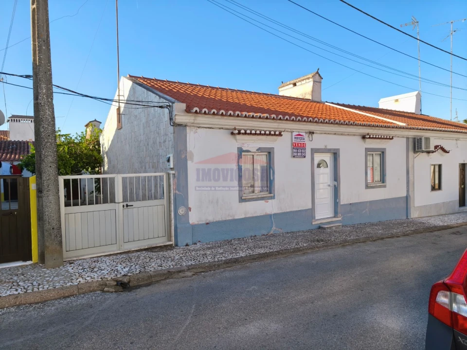 Moradia T2 para Venda em Bencatel Foto 1