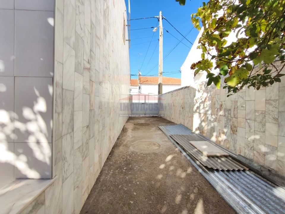 Moradia T2 para Venda em Bencatel Foto 3