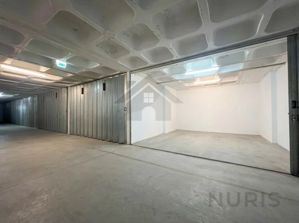 Garagem para Arrendamento em Portimão Foto 1