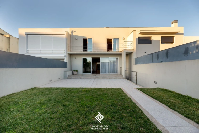 Moradia T4 para Venda em Moreira Foto 1