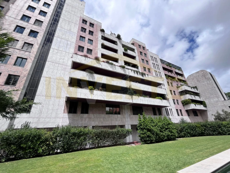 Apartamento T2 para Arrendamento em Campo de Ourique Foto 2