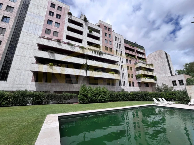 Apartamento T2 para Arrendamento em Campo de Ourique