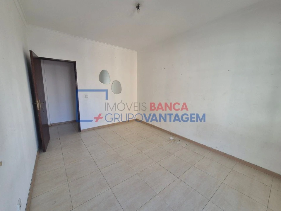 Apartamento T2 para Venda em Agualva e Mira-Sintra Foto 4