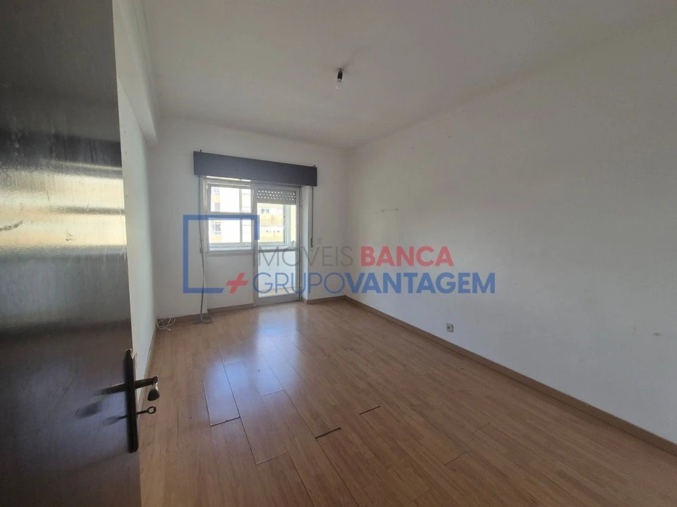 Apartamento T2 para Venda em Agualva e Mira-Sintra Foto 14