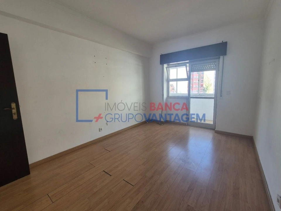 Apartamento T2 para Venda em Agualva e Mira-Sintra Foto 17