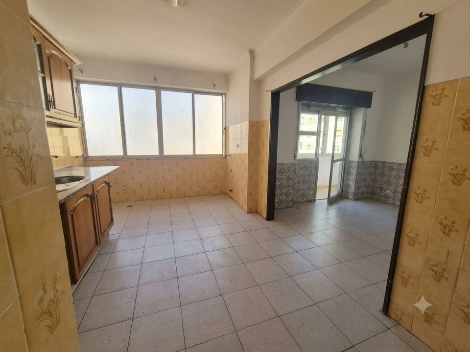 Apartamento T2 para Venda em Agualva e Mira-Sintra Foto 2