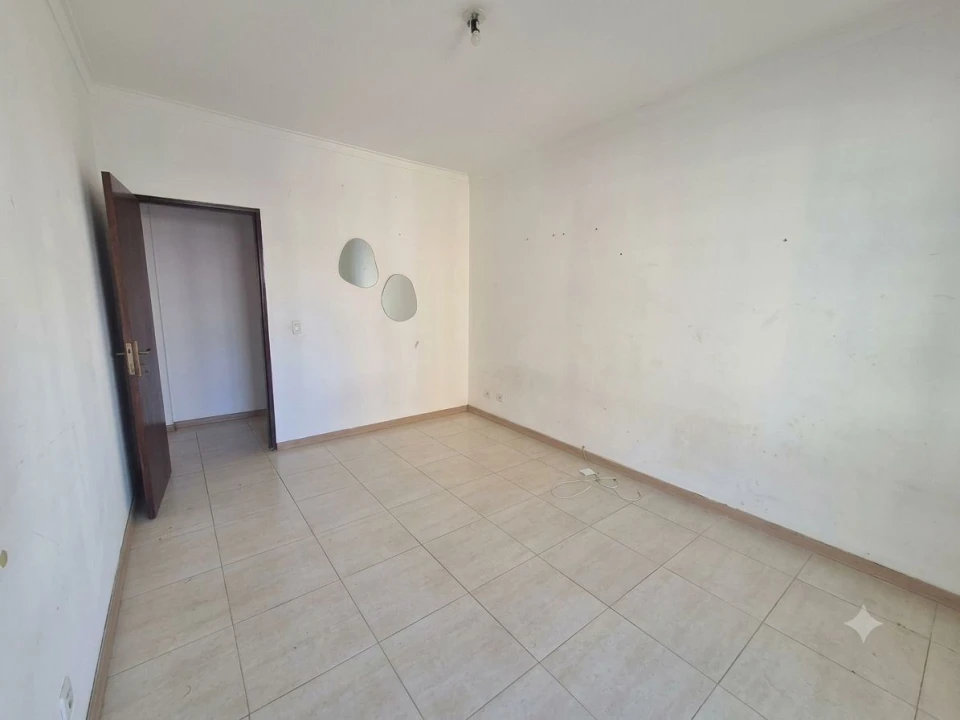 Apartamento T2 para Venda em Agualva e Mira-Sintra Foto 10