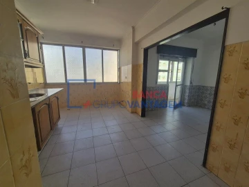 Apartamento T2 para Venda em Agualva e Mira-Sintra