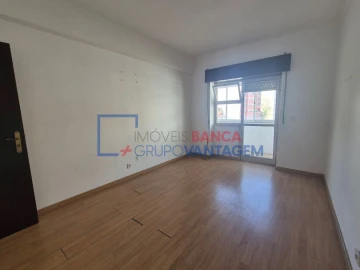 Apartamento T2 para Venda em Agualva e Mira-Sintra