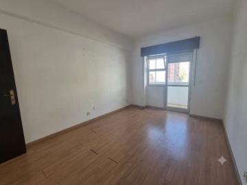 Apartamento T2 para Venda em Agualva e Mira-Sintra
