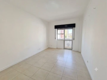 Apartamento T2 para Venda em Agualva e Mira-Sintra