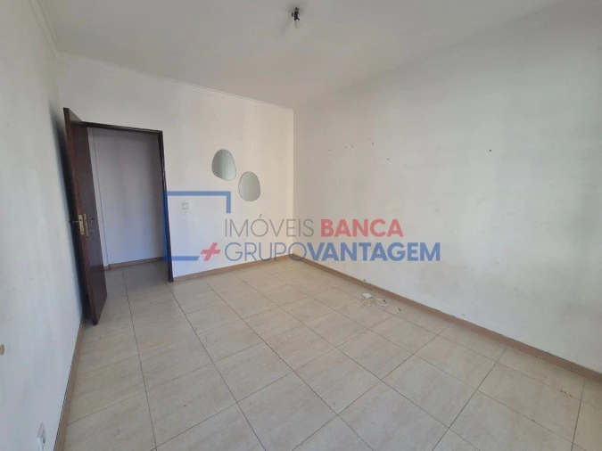 Apartamento T2 para Venda em Agualva e Mira-Sintra Foto 4
