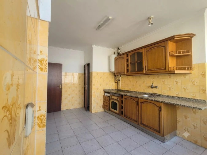 Apartamento T2 para Venda em Agualva e Mira-Sintra Foto 4